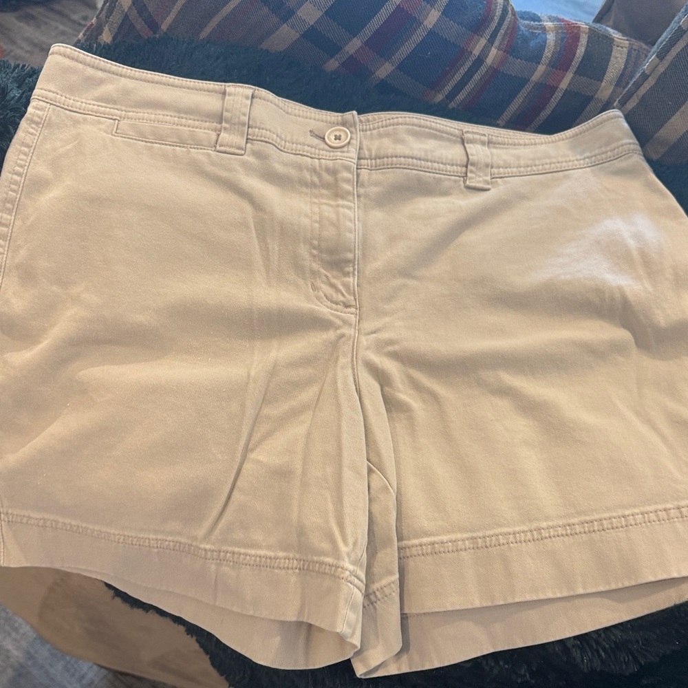Jones New York Cream Bermuda Shorts